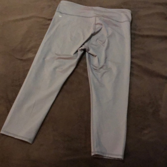 Fabletics gray cropped leggings - Picture 5 of 7